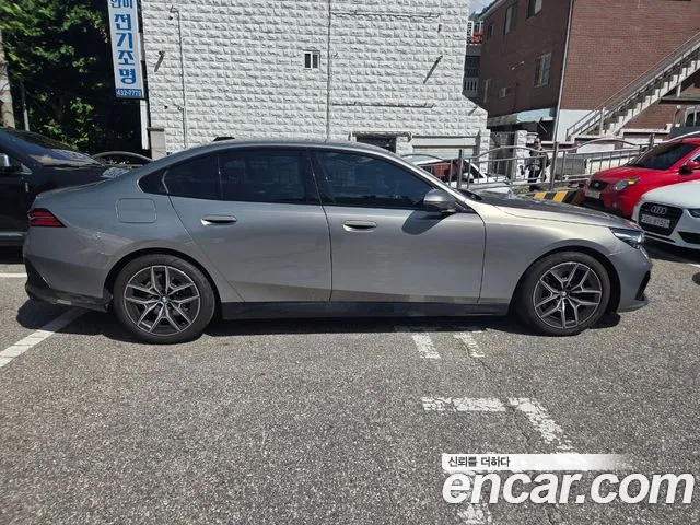 BMW 5 Series G60 — Фото автомобиля 3