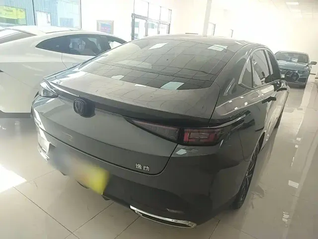 Changan Eado — Фото автомобиля 6