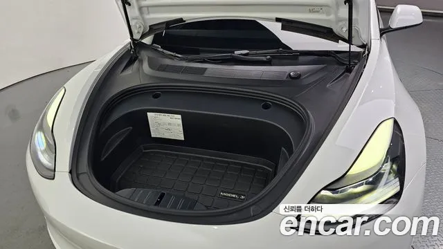 Tesla Model 3 — Фото автомобиля 6