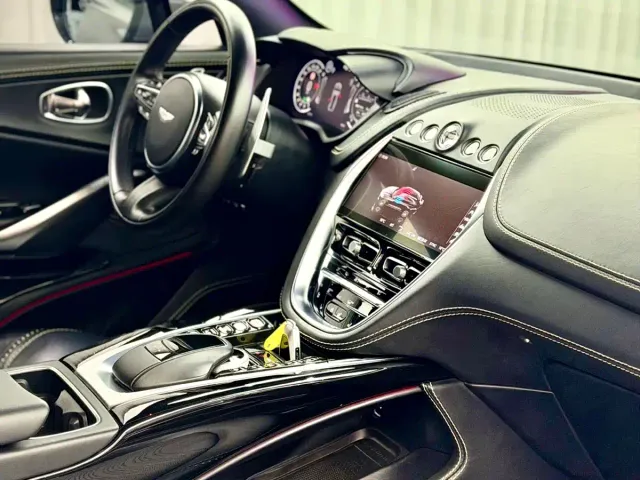 Aston Martin DBX — Фото автомобиля 12