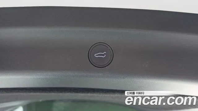 Tesla Model Y — Фото автомобиля 27