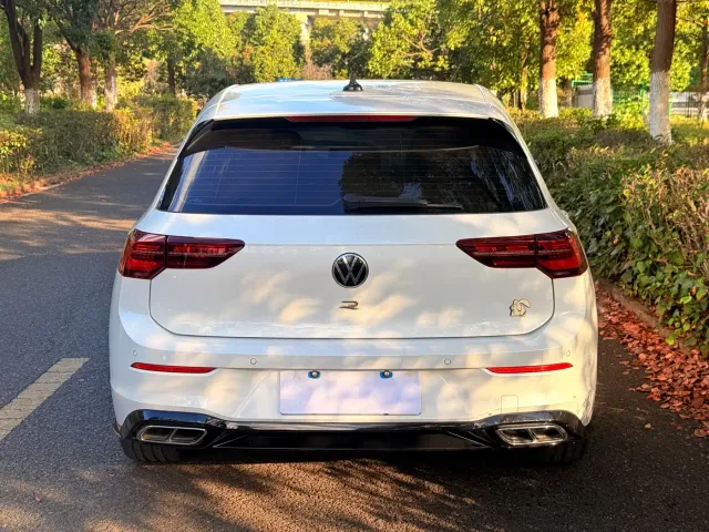 Volkswagen Golf — Фото автомобиля 4
