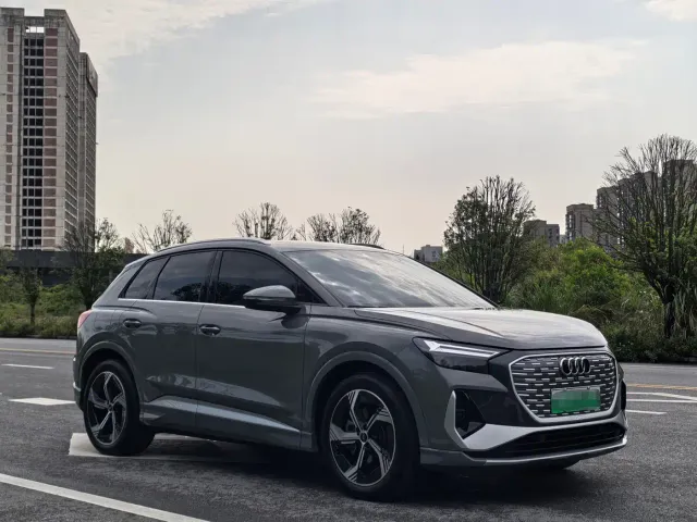 Audi Q4 e-tron — Фото автомобиля 3