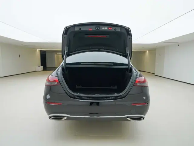 Mercedes-Benz E-Class — Фото автомобиля 6