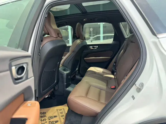 Volvo XC60 — Фото автомобиля 6
