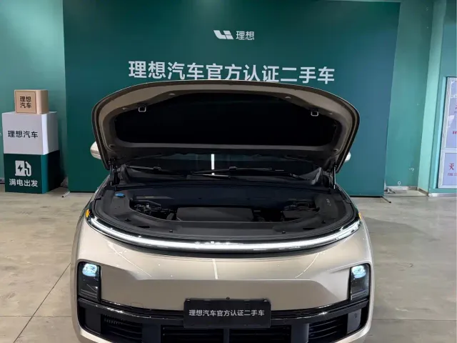 Li Auto L8 — Фото автомобиля 3