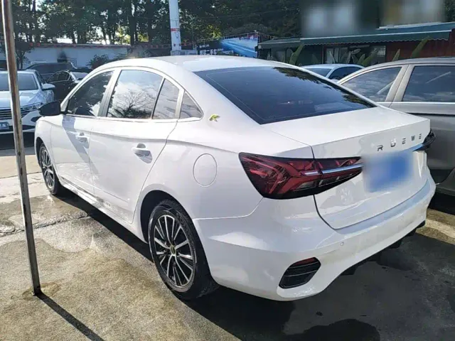 Roewe i5 — Фото автомобиля 4