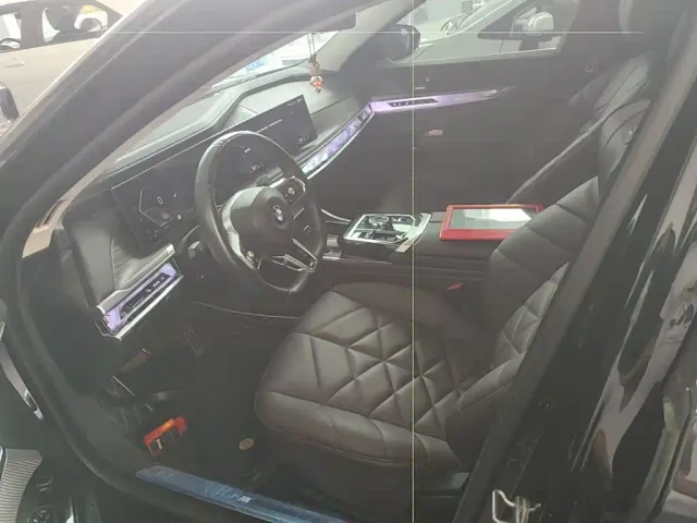 BMW 7 Series — Фото автомобиля 10