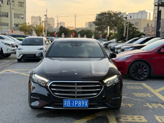 Mercedes-Benz E-Class — Фото автомобиля 2