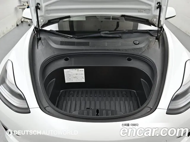 Tesla Model 3 — Фото автомобиля 6