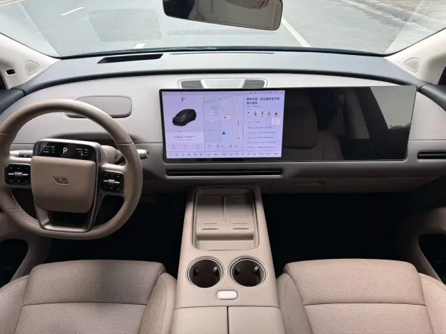 Li Auto i8 — Фото автомобиля 5