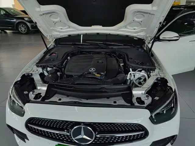 Mercedes-Benz E-Class — Фото автомобиля 19
