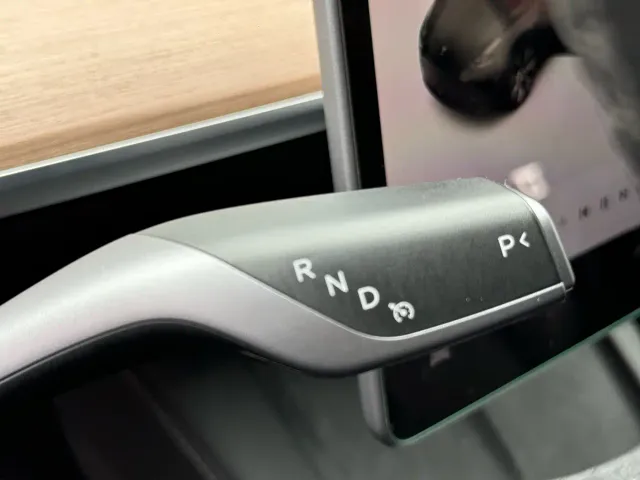 Tesla Model Y — Фото автомобиля 14