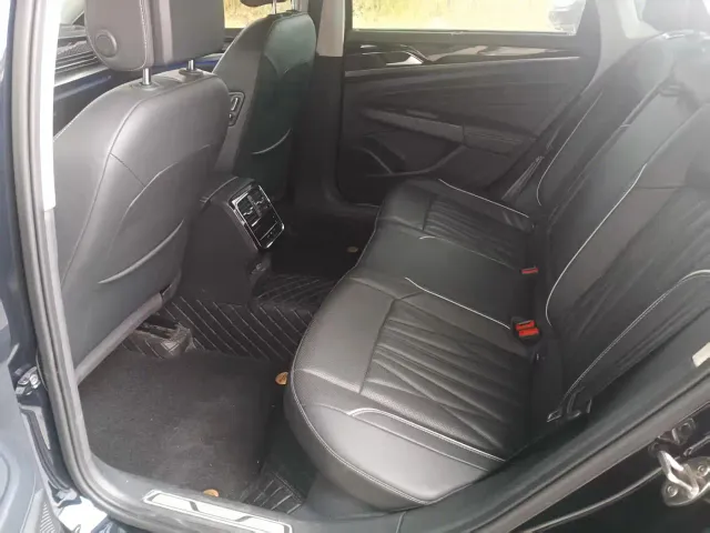 Volkswagen Passat — Фото автомобиля 7
