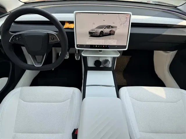 Tesla Model 3 — Фото автомобиля 4