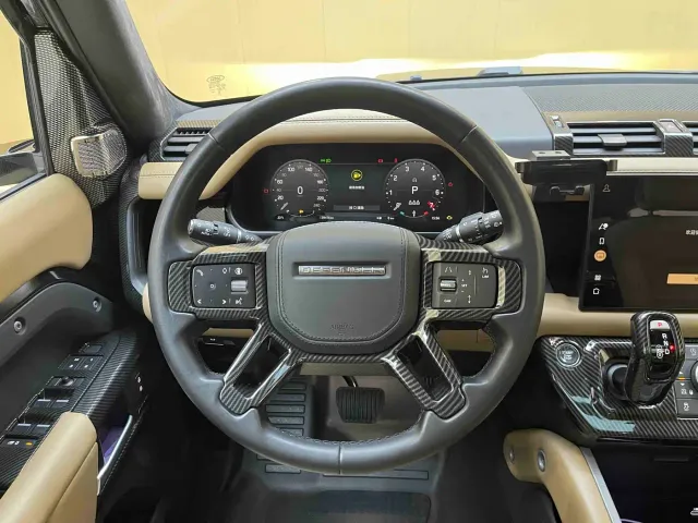 Land Rover Defender — Фото автомобиля 11