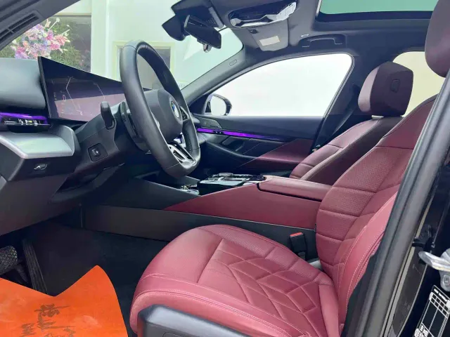 BMW 5 Series — Фото автомобиля 8