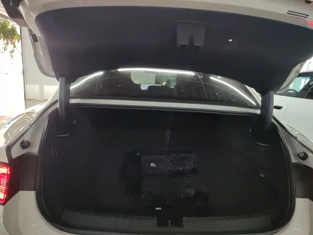 Xiaomi SU7 — Фото автомобиля 18