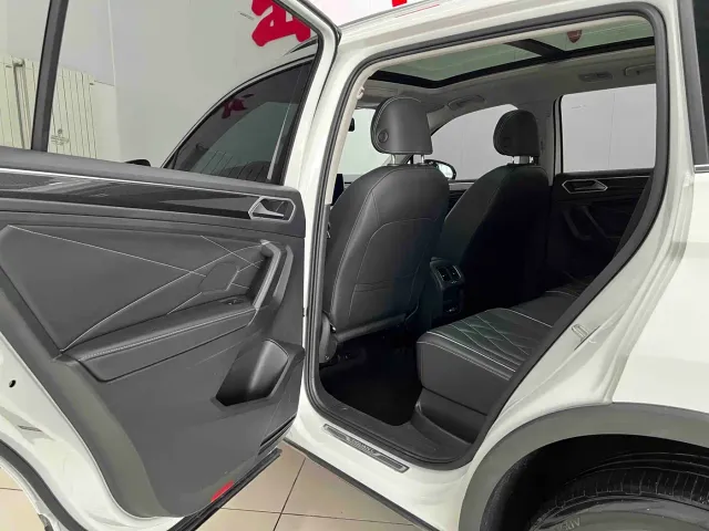 Volkswagen Tiguan L — Фото автомобиля 15