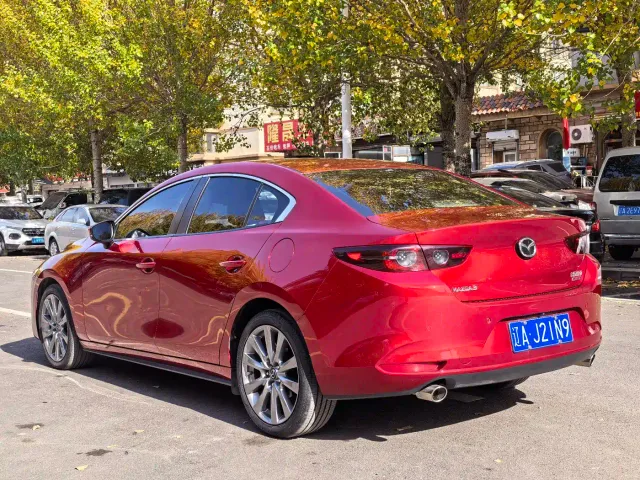 Mazda Axela — Фото автомобиля 4