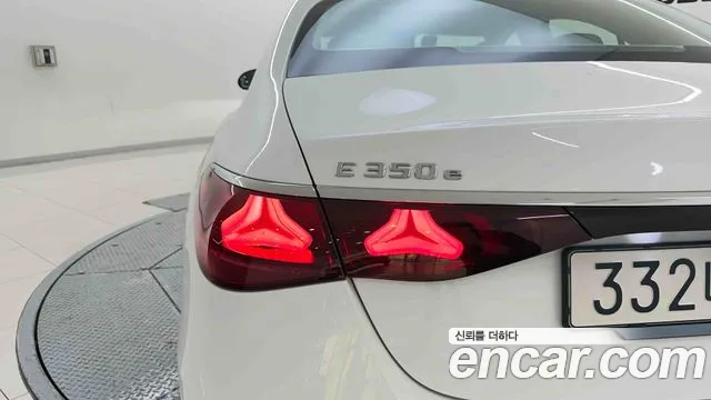 Mercedes-Benz E-Class — Фото автомобиля 12