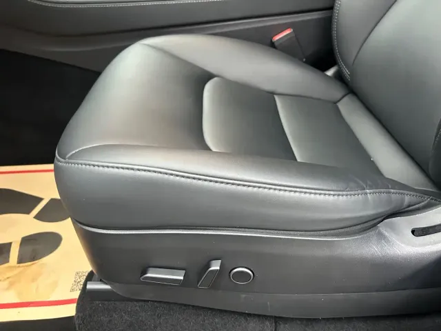 Tesla Model Y — Фото автомобиля 16
