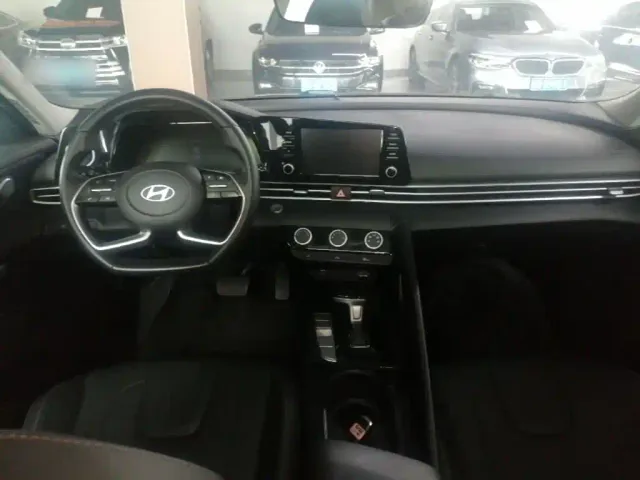 Hyundai Elantra — Фото автомобиля 9