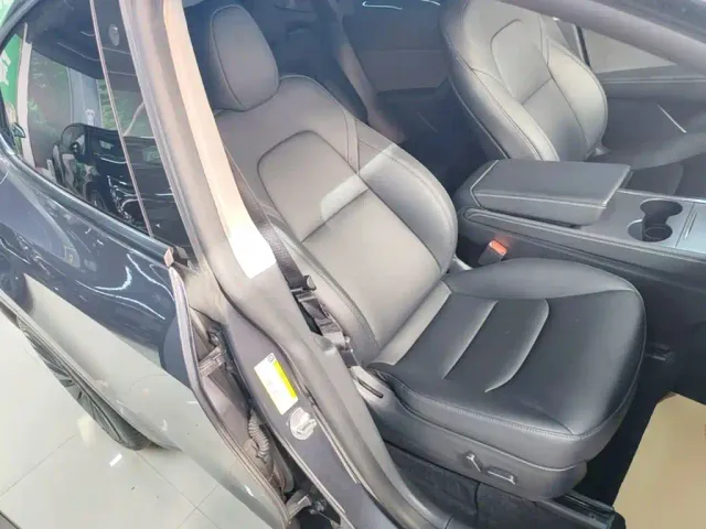 Tesla Model Y — Фото автомобиля 24