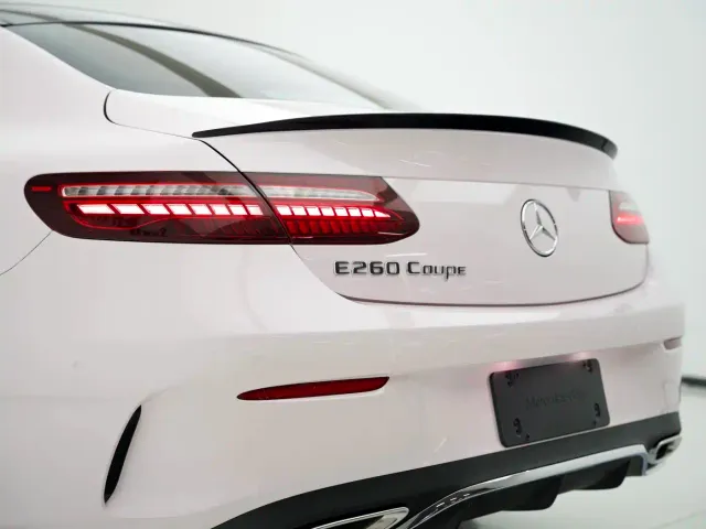 Mercedes-Benz E-Class — Фото автомобиля 17