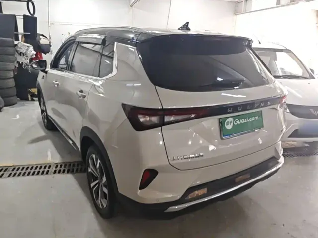 Wuling Asta — Фото автомобиля 4