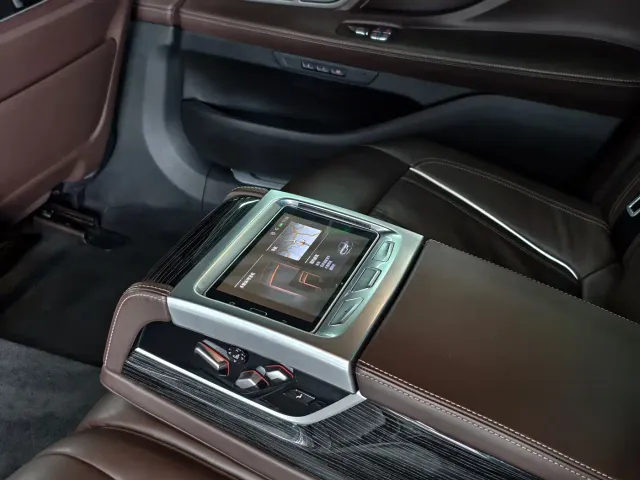 BMW 7 Series — Фото автомобиля 10