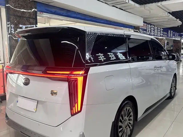 GAC Trumpchi M8 — Фото автомобиля 6