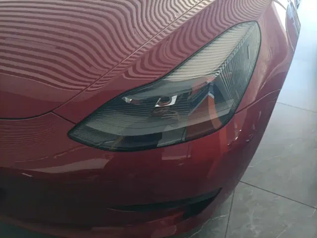 Tesla Model 3 — Фото автомобиля 23