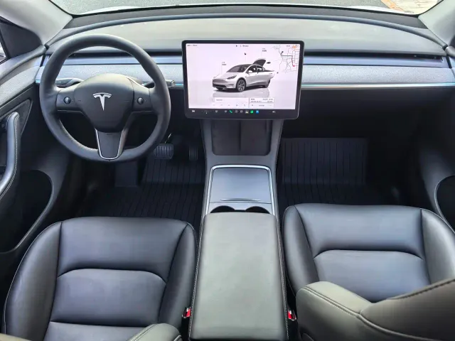 Tesla Model Y — Фото автомобиля 17