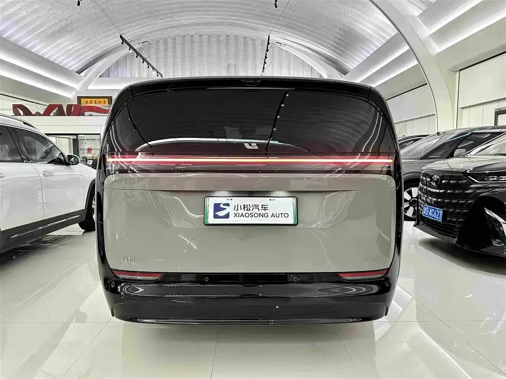 Li Auto Li Auto MEGA 2025 Model Home Family Special Edition — Фото автомобиля 4