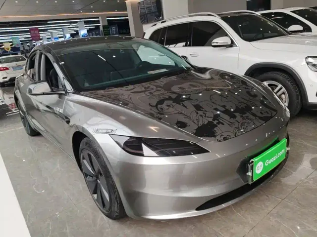 Tesla Model 3 — Фото автомобиля 3