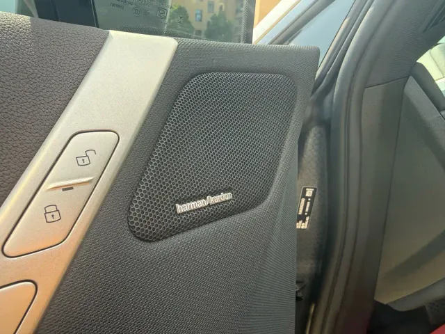 BMW iX — Фото автомобиля 12