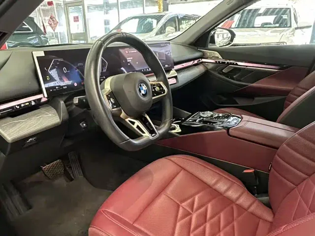 BMW 5 Series — Фото автомобиля 11