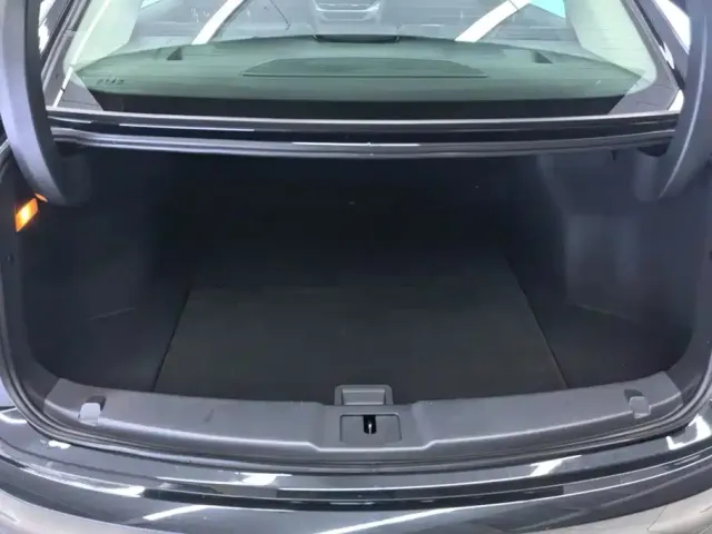 Hongqi E-QM5 — Фото автомобиля 4