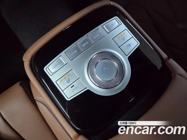 Genesis GV70 2.5T Бензин AWD — Фото автомобиля 24