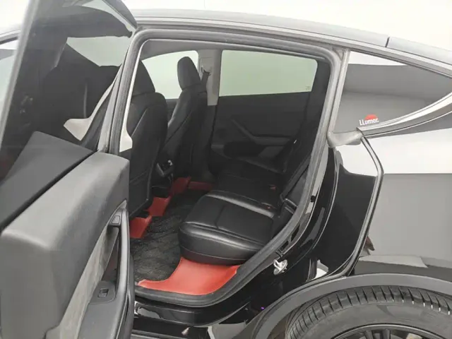 Tesla Model Y — Фото автомобиля 8