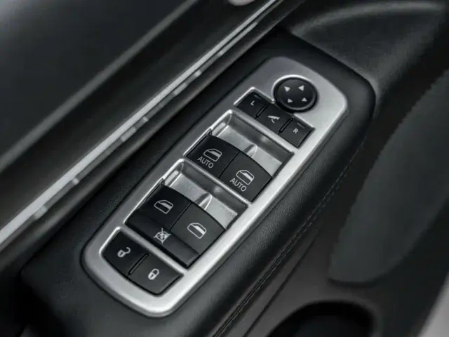Jeep Grand Cherokee — Фото автомобиля 15