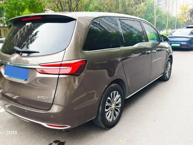 Buick GL8 — Фото автомобиля 6