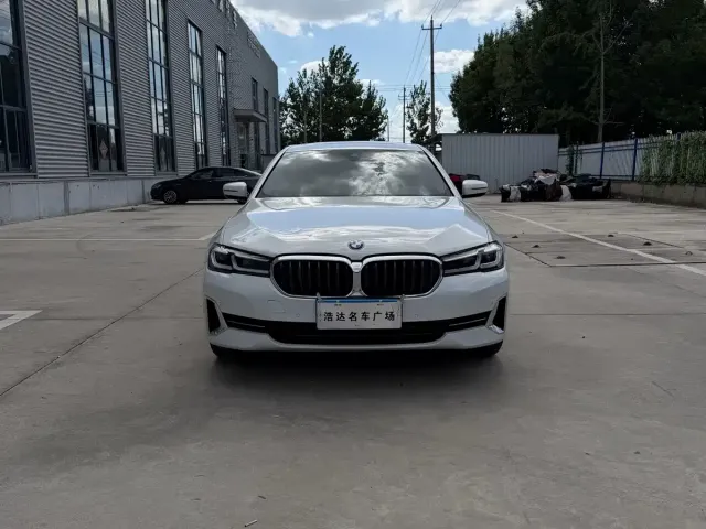 BMW 5 Series — Фото автомобиля 2