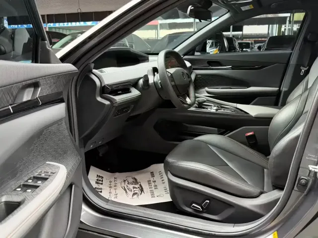 Changan Changan UNI-V 2022 1.5T Smart Pilot Edition — Фото автомобиля 4