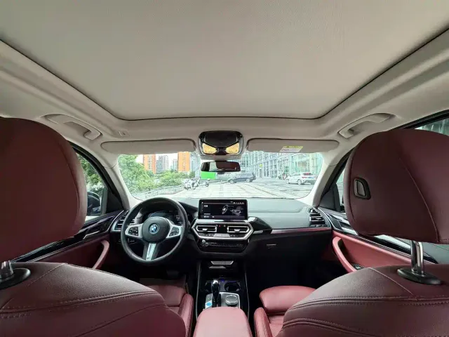 BMW iX3 — Фото автомобиля 14