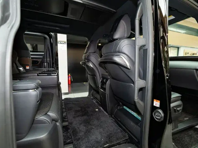 Toyota Vellfire — Фото автомобиля 12
