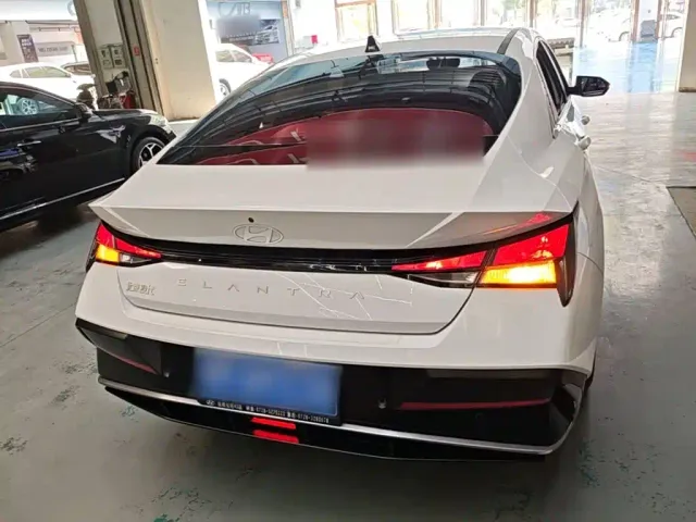 Hyundai Elantra — Фото автомобиля 5