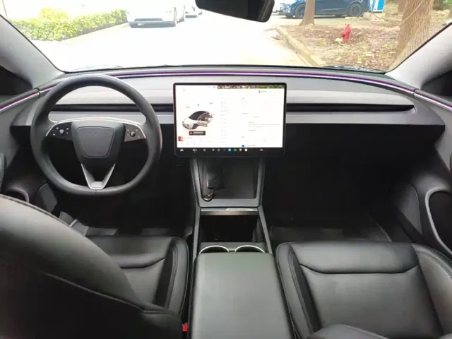 Tesla Model 3 — Фото автомобиля 5