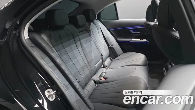 Mercedes-Benz E-Class — Фото автомобиля 11